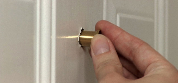 peephole door repair in La Crescenta-Montrose